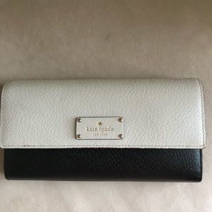 Kate Spade Snap Wallet Spade♠️